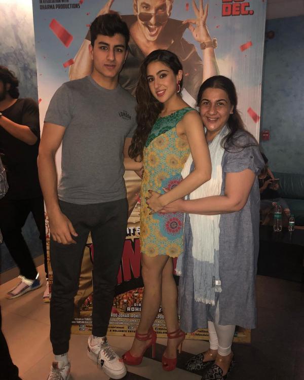 SaraAliKhan-AmritaSingh-IbrahimAliKhan-SimmbaScreening.jpg