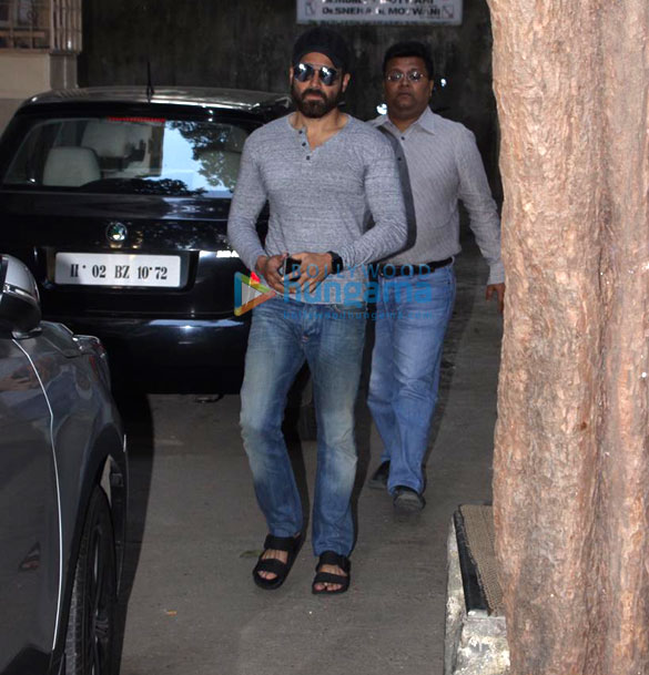 Emraan-Hashmi-spotted-in-Bandra-1-1.jpg