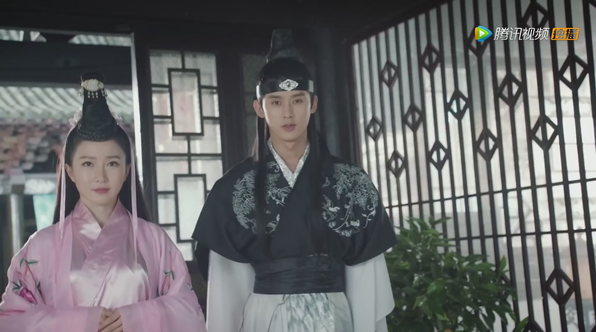 Crazy Queen (scr) (2).jpg