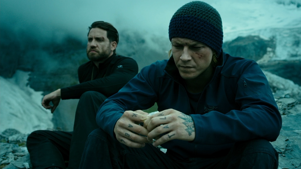 На гребне волны_(2015)_WEB_DLRIP-AVC_O.M_[-=DoMiNo=-].mkv_20190509_193506.675.png