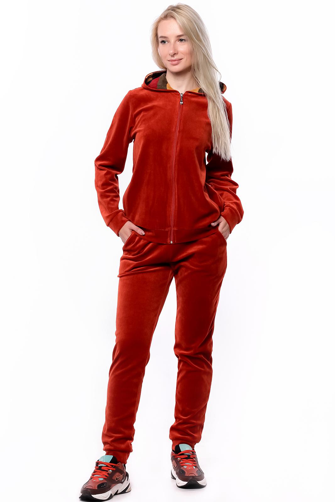 Спортивные костюмы red. Красный велюровый костюм. Красный велюровый спорт костюм. Спортивный костюм бордового цвета. Костюм из велюра красный женский.