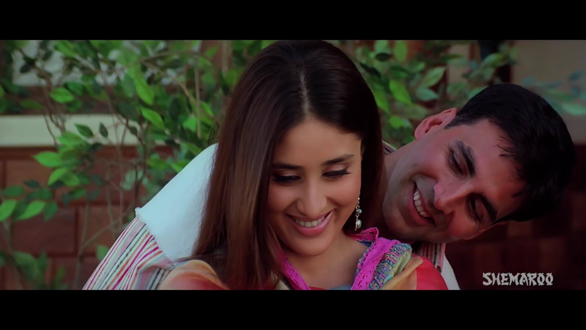 2005 - Dosti -2- Aisa Koi Zindagi Mein Aaye_1080p.mkv0000.jpg