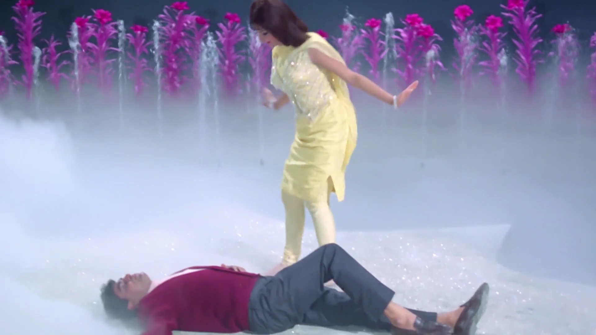 Jhuk.Gaya.Aasman.1968.WEBHDRip.1080p.AVC[(010022)20-28-18].JPG