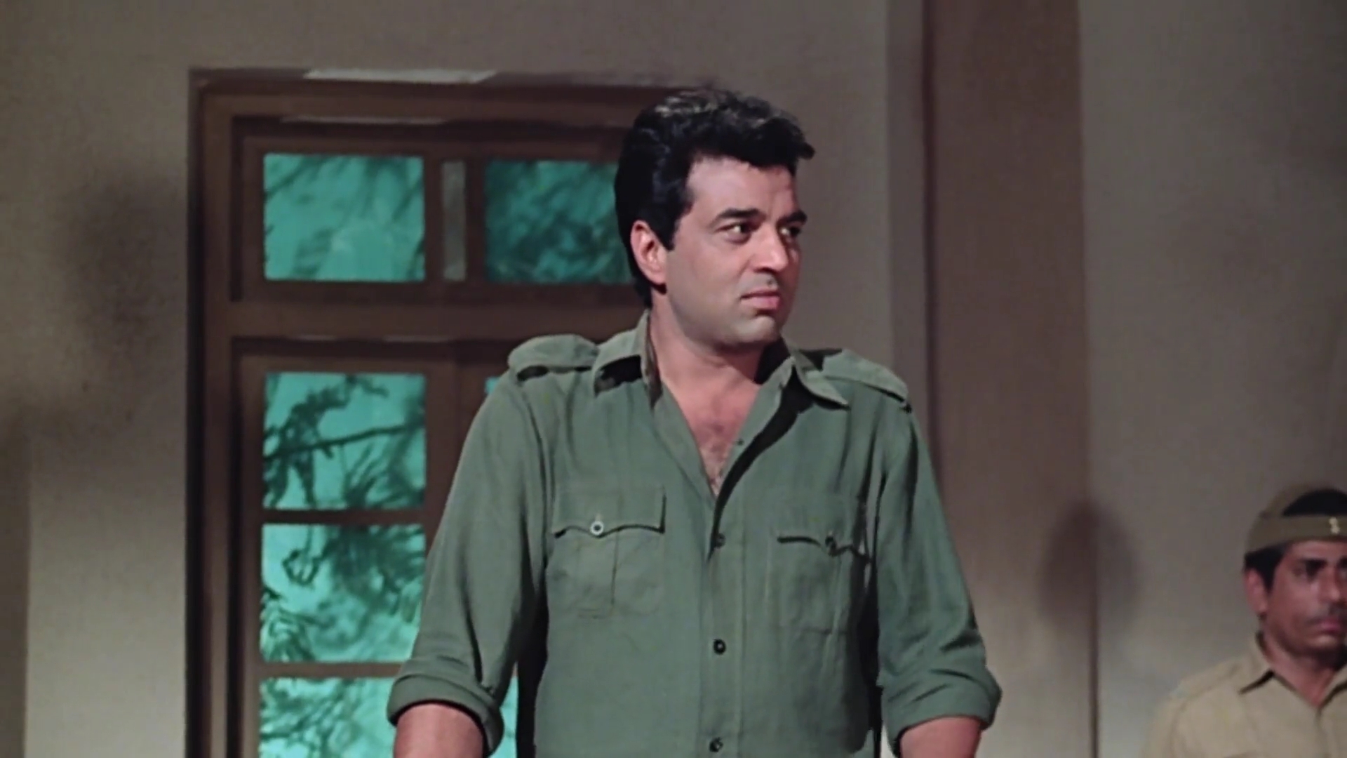 Mera.Gaon.Mera.Desh.1971.WEBHDRip.1080p.AVC[(002687)21-02-32].JPG