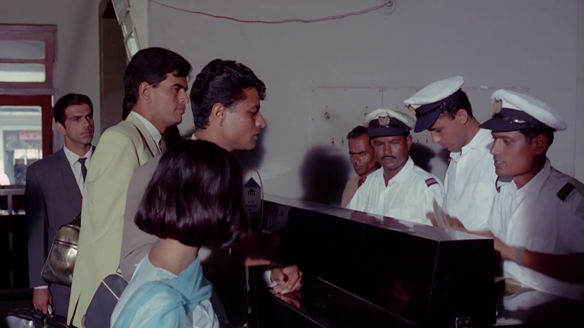Jhuk.Gaya.Aasman.1968.WEBHDRip.1080p.AVC[(073701)20-29-28].JPG