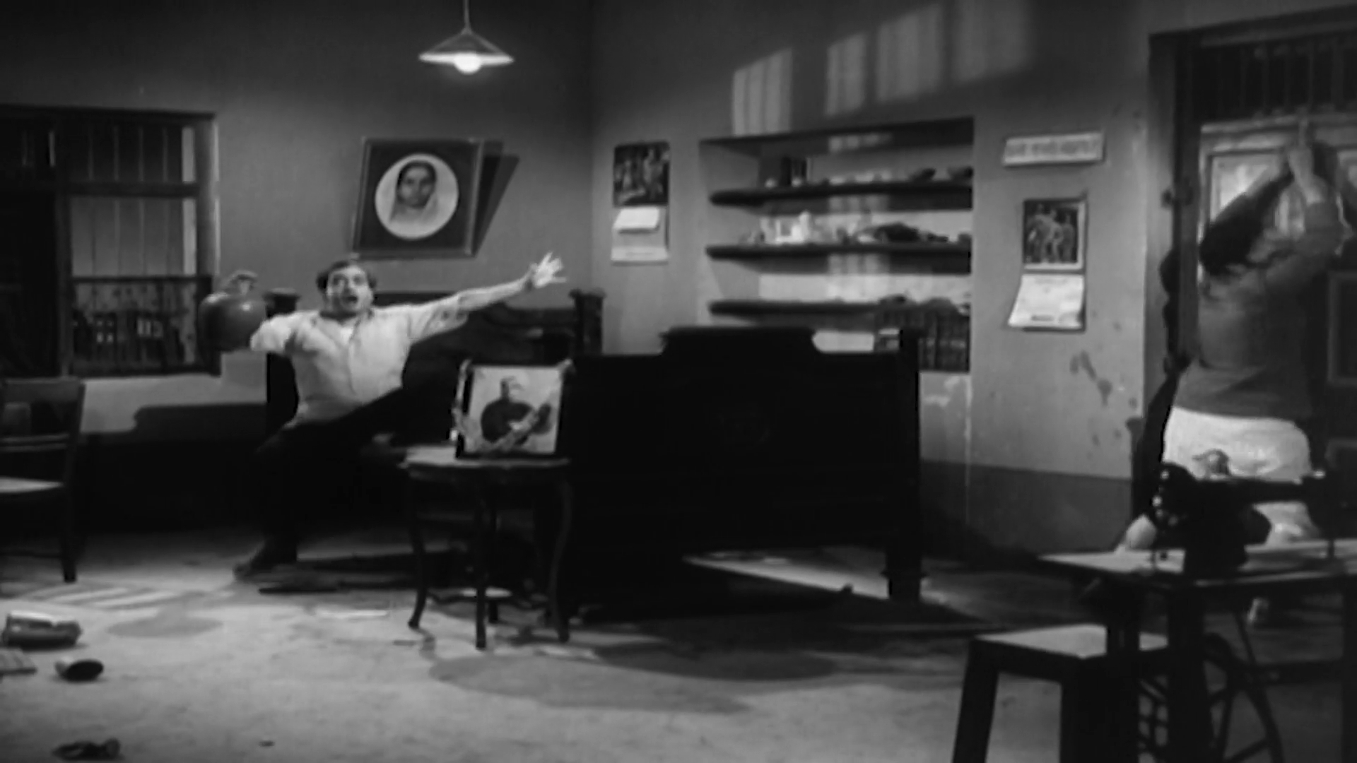Jagte.Raho.1956.WEBHDRip.1080p.AVC[(064799)18-49-56].JPG