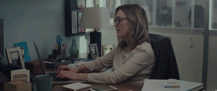 Gloria.Bell.2018.iTALiAN.BDRiP.AC3.XviD.avi_snapshot_00.52.51.588.jpg