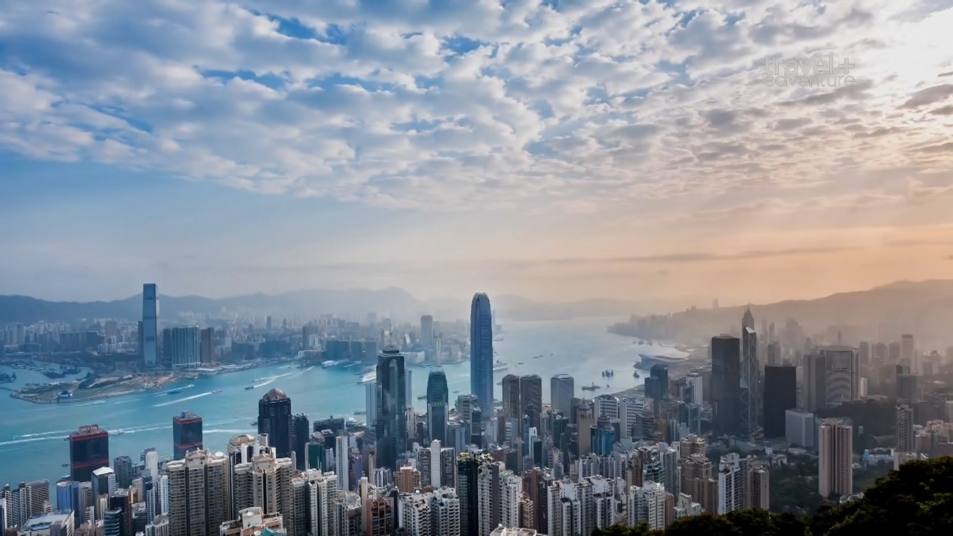 Большой город. Как живут в Гонконге.ts_snapshot_01.56.913.png