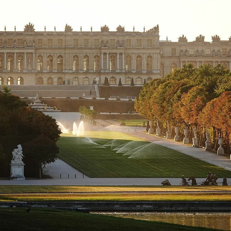 Покорение версаля. Версаль город во Франции. Версаль видно Королевский дворец и парк. Версаль город во Франции фото. 3d Версаля.