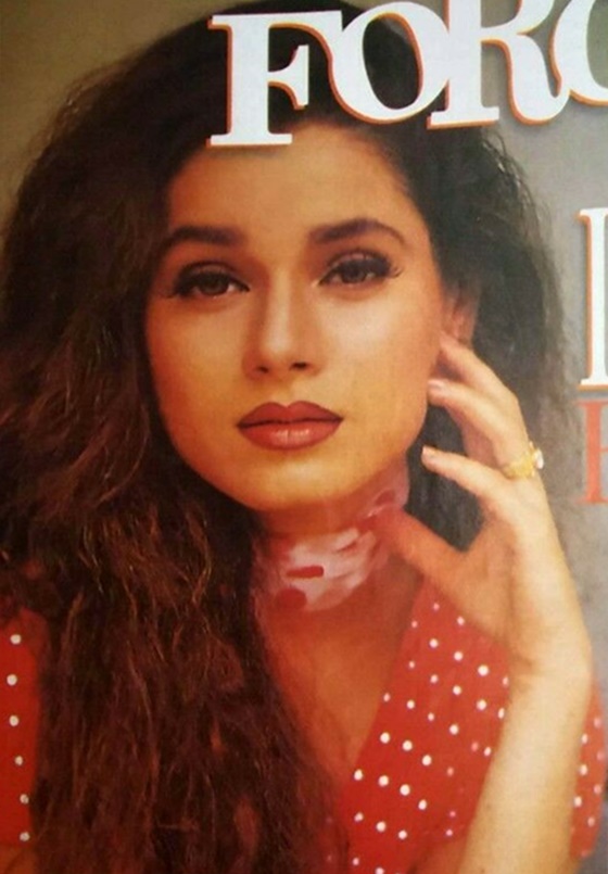 Cineblitz-Jul-2001-Karisma-Kapoor-Neelam-Akshay-Smita-_57 (1).jpg