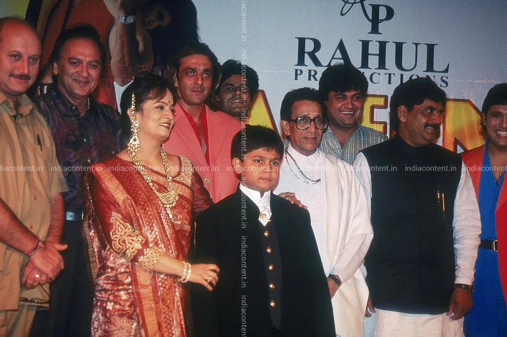 659-smita-thackeray-sunil-dutt-sanjay-dutt-anupam-kher-bal-thackeray-image-88005500_20181204_063.webp