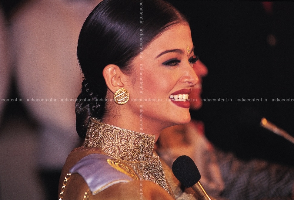 659-indian-actress-aishwarya-rai-bachchan-clicked-during-an-event-in-image-88005500_20190201_073.jpg