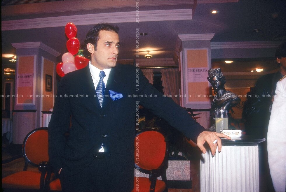 659-bollywood-actor-akshaye-khanna-clicked-in-new-image-88005500_20190701_218.jpg