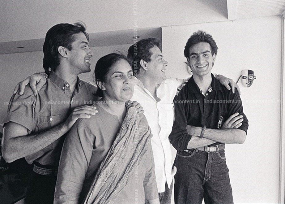 659-salman-khan-with-family-members-group-image-F139sh7_001237.jpg