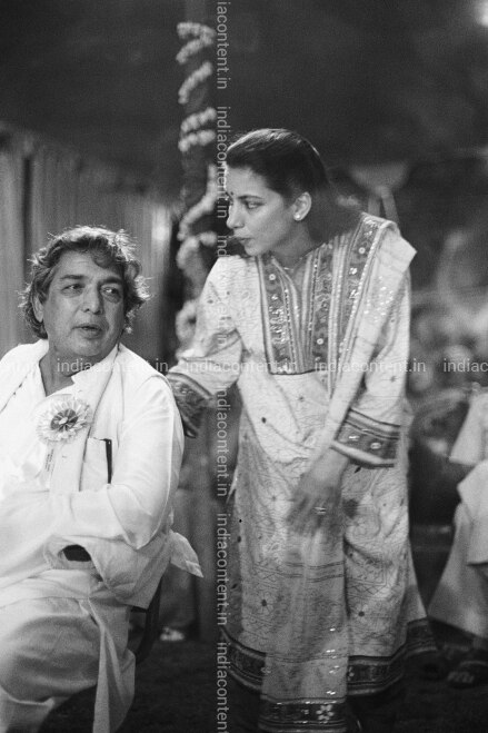 659-shabana-azmi-with-father-kafi-azmi-during-sunil-dutt-s-padayatra-image-F164SL5_001420.jpg