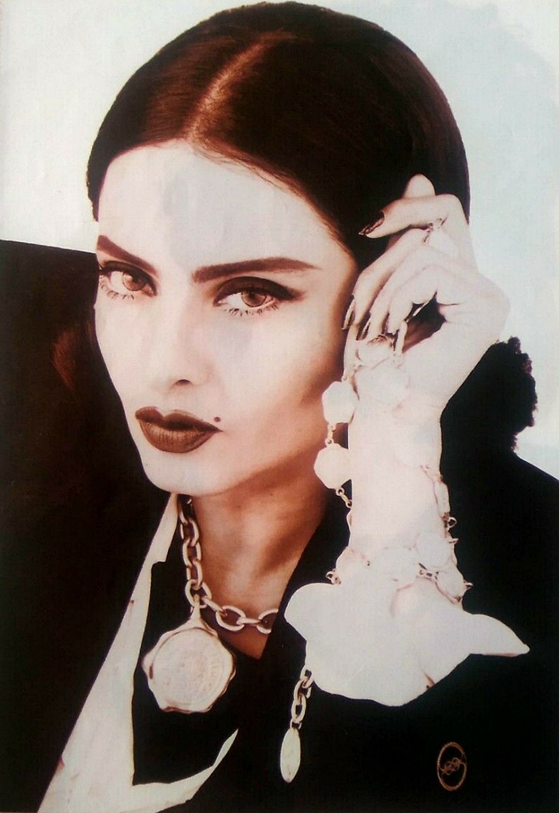 Bollywood-India-Actor-Actress-Rekha-Magazine (1).jpg