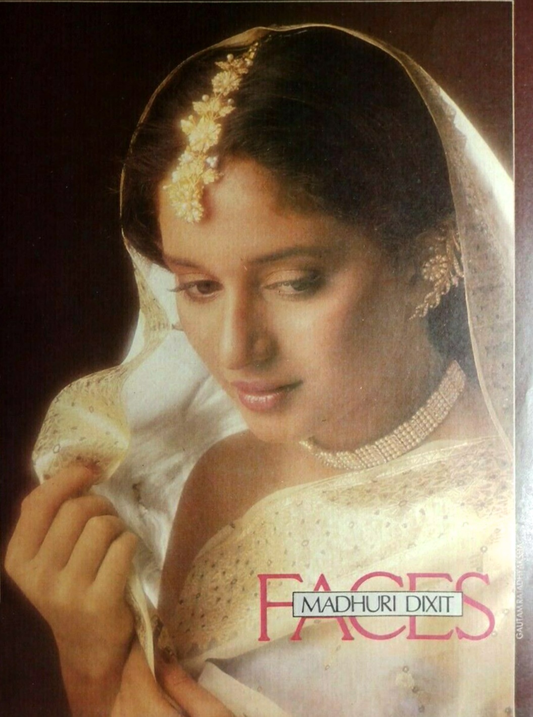Bollywood-Actress-Madhuri-Dixit-Paper-Sheet-Rare (3).jpg