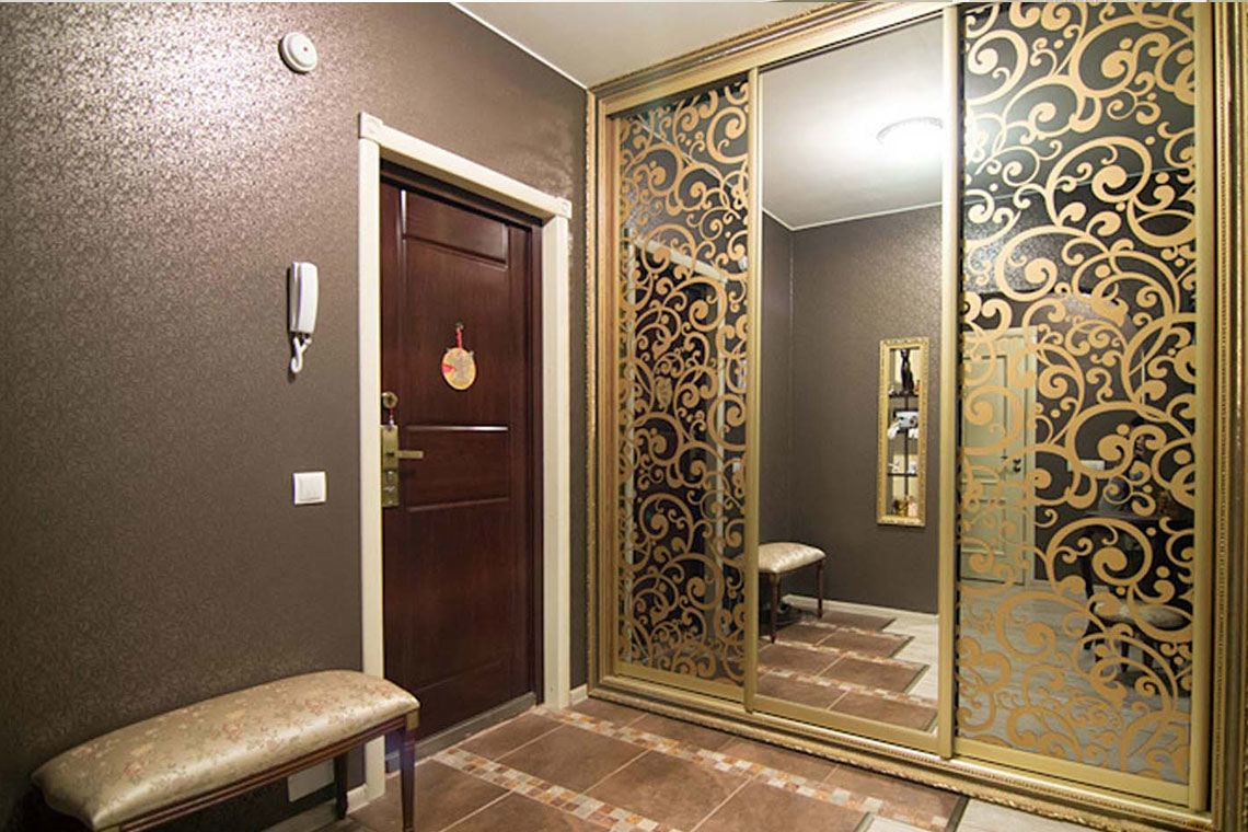 Krasivyj-zerkalnyj-shkaf.jpg Шкафы на заказ с зеркалами: их преимущества и недостатки