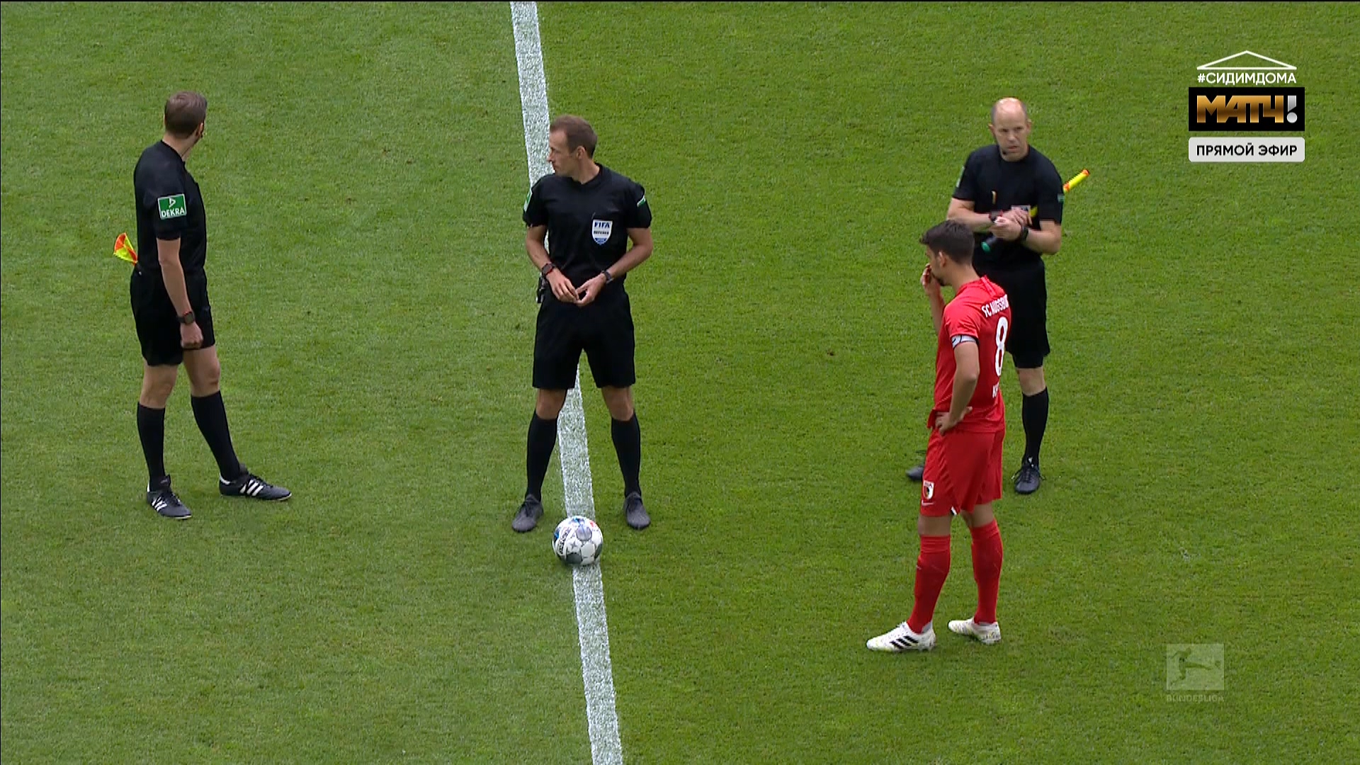 Чемпионат Германии 2019-2020 27-й тур Шальке-04 - Аугсбург Матч ТВ HD.ts_20200524_201300.478.jpg