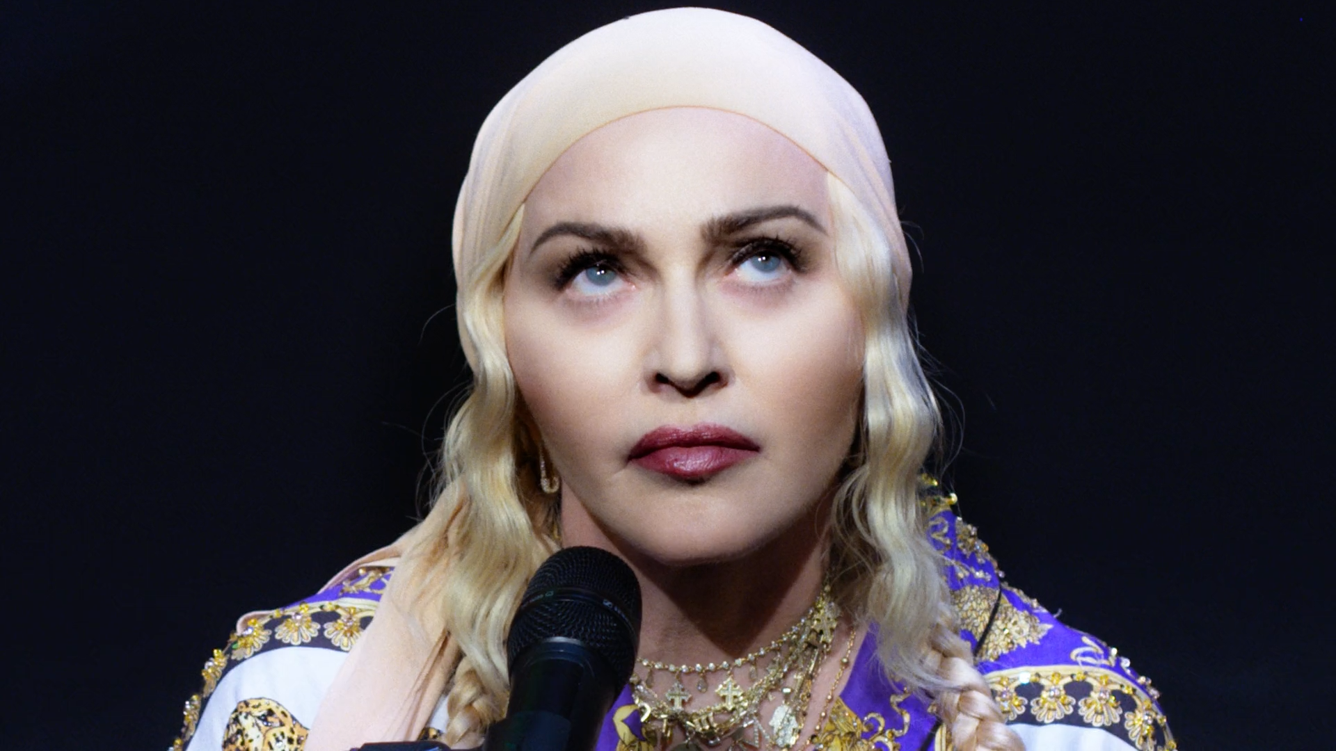 Madonna.Madame.X.2021.1080p.WEB.H264-NAISU.mkv_snapshot_01.41.10.159.png