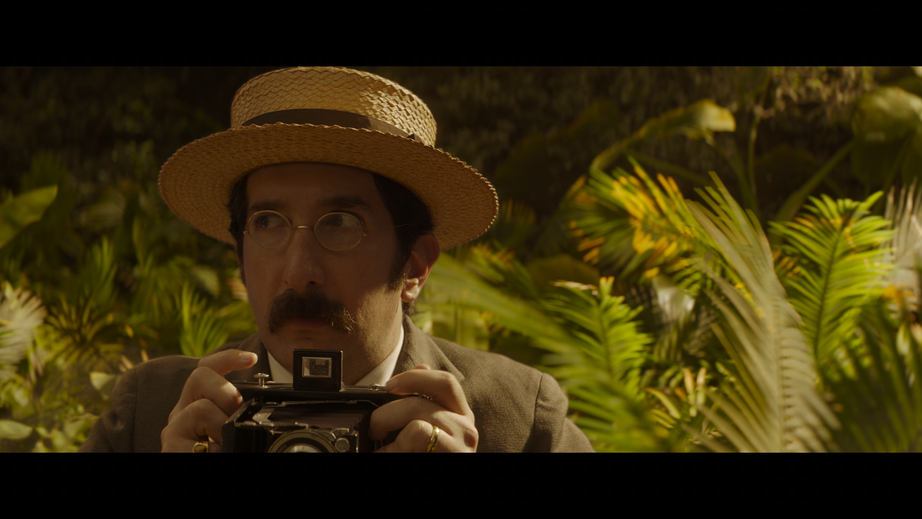Круиз по джунглям.2021.UHD.Blu-Ray.Remux.2160p.mkv_snapshot_00.14.13_[2021.11.13_12.34.40].png