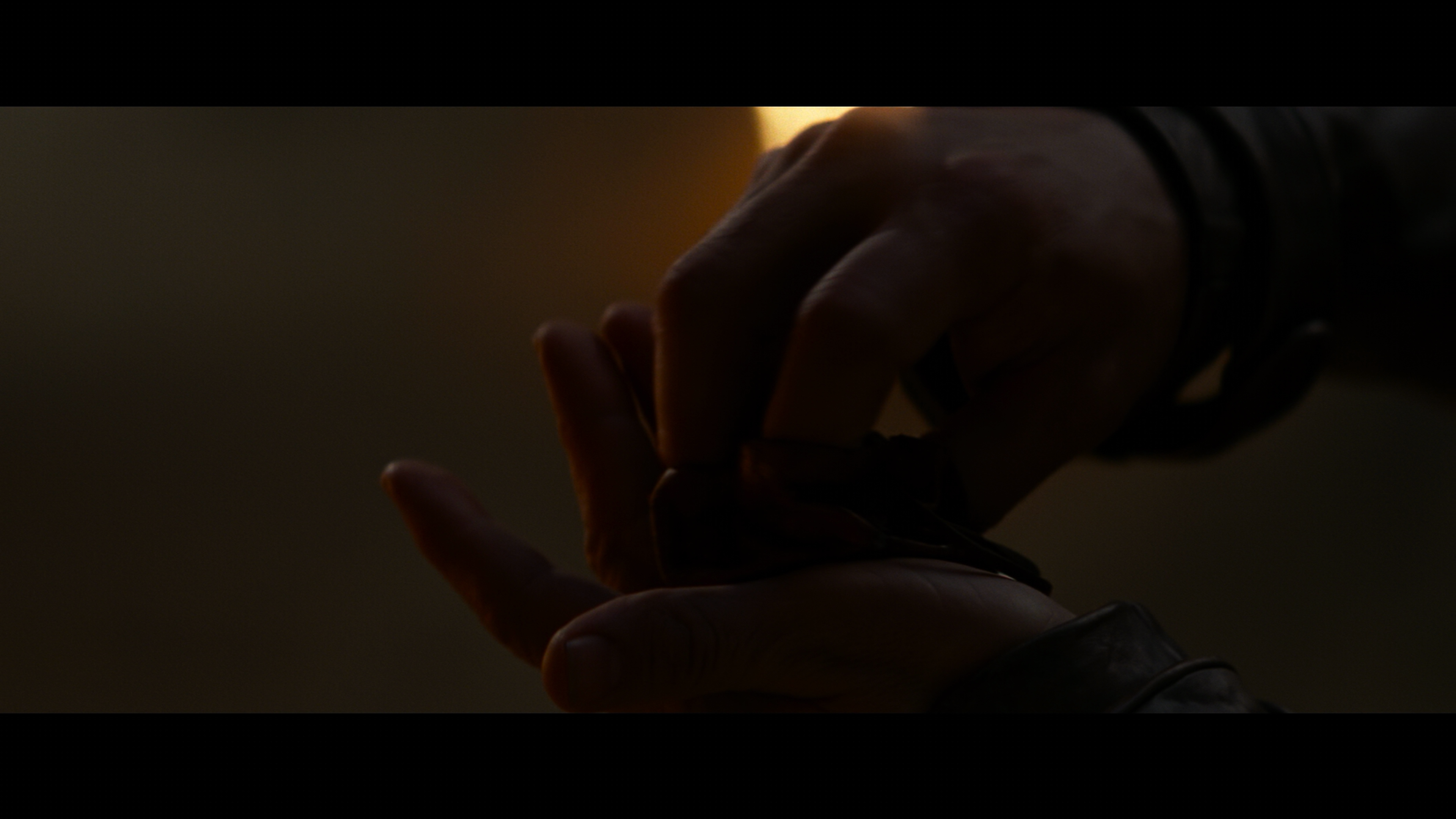 Star.Wars.Episode.VII.The.Force.Awakens.2015.2160p.UHD.BDRemux.TrueHD.Atmos.7.1.P8.HYBRID.DoVi-DVT.mkv_000512.374.png