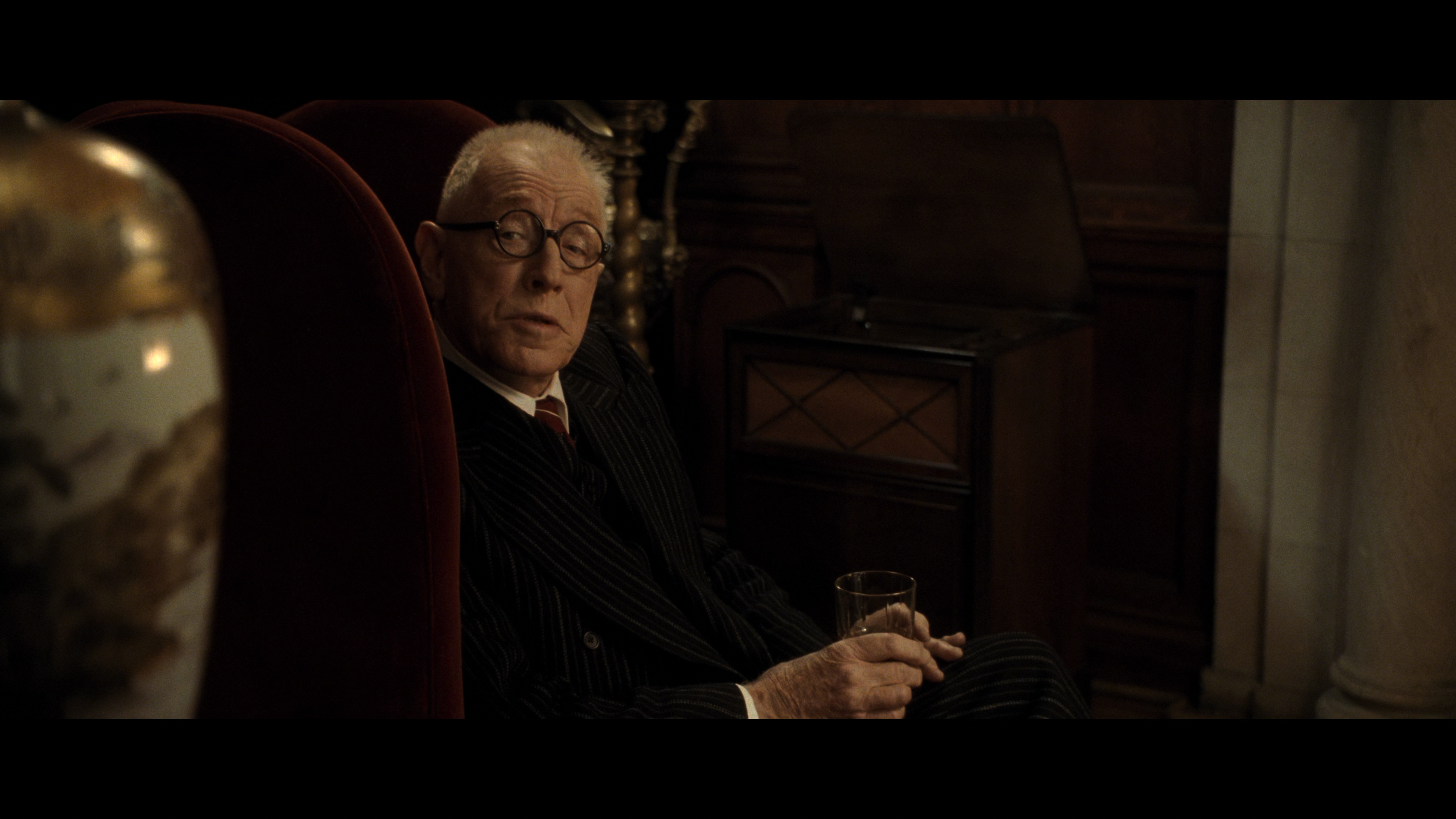 Shutter.Island.2010.UHD.2160p.DTS-HD.MA.5.1.DoVi.P8.by.DVT.mkv_20220112_102105.286.png