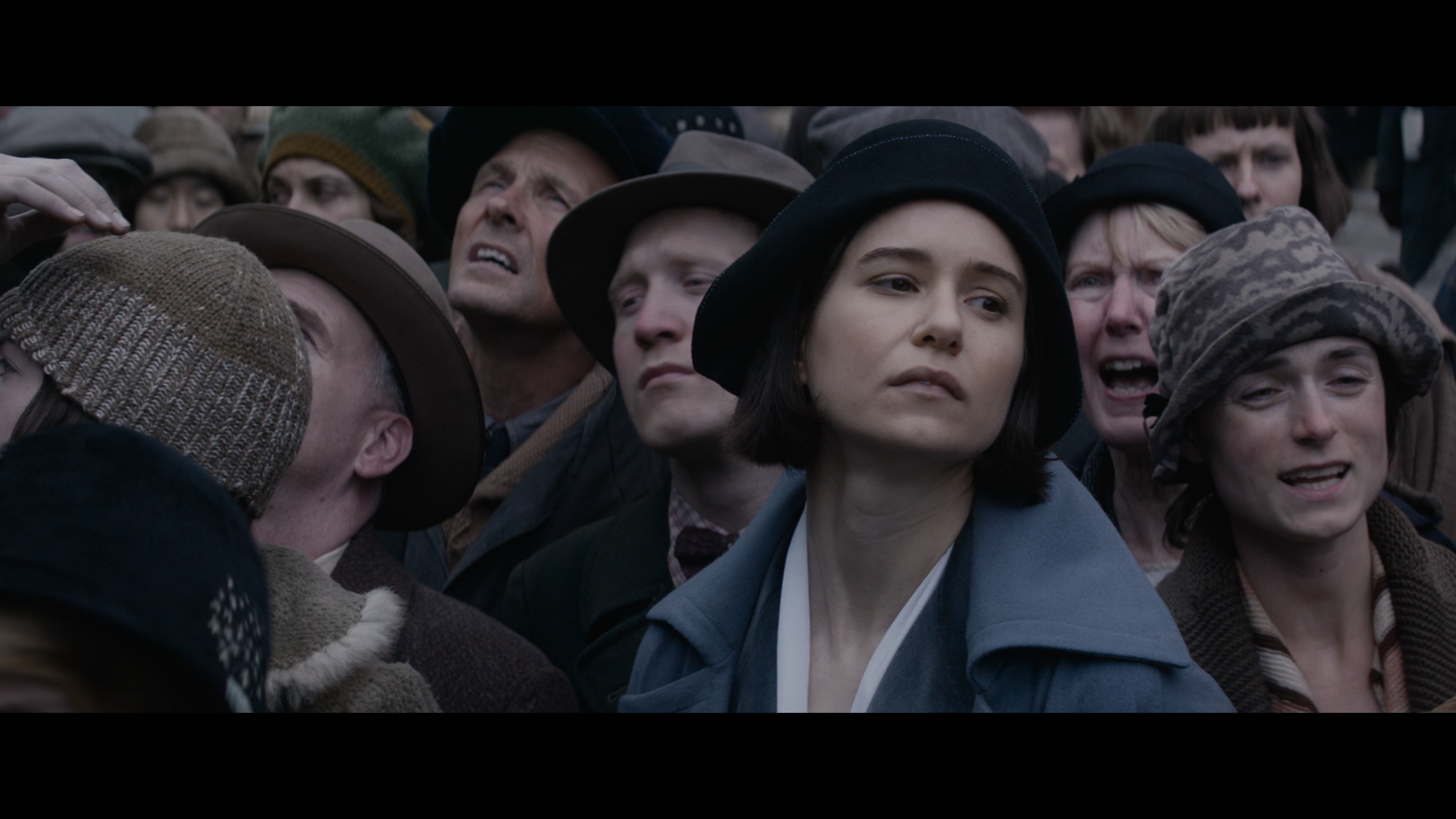 Fantastic.Beasts.and.Where.to.Find.Them.2016.2160p.UHD.BDRemux.TrueHD.Atmos.DoVi.P8.Hybrid.by.DVT.mkv_snapshot_00.22.38_[2022.03.13_11.59.13].png