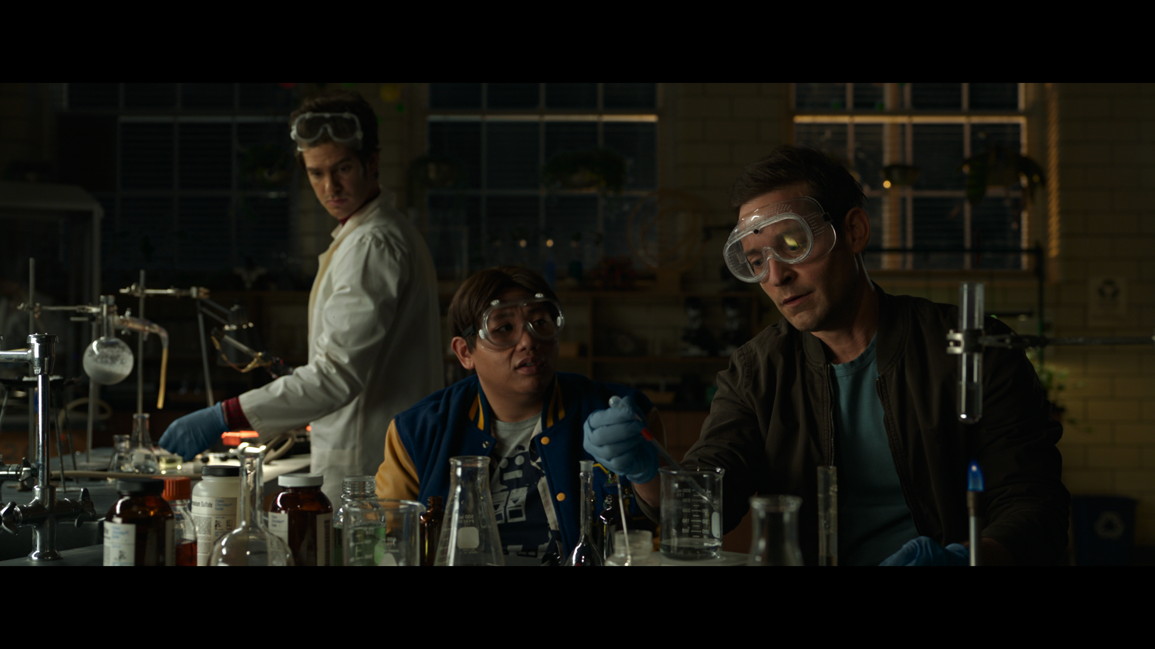 Spider-Man.No.Way.Home.2021.UHD.BluRay.2160p.TrueHD.Atmos.7.1.DV.HEVC.REMUX-FraMeSToR.mkv_20220315_091324.667.png