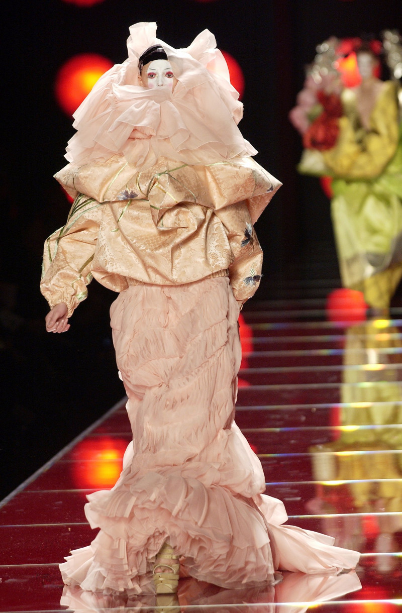 christian-dior-spring-2003-couture-00150h-jacquetta-wheeler.jpg