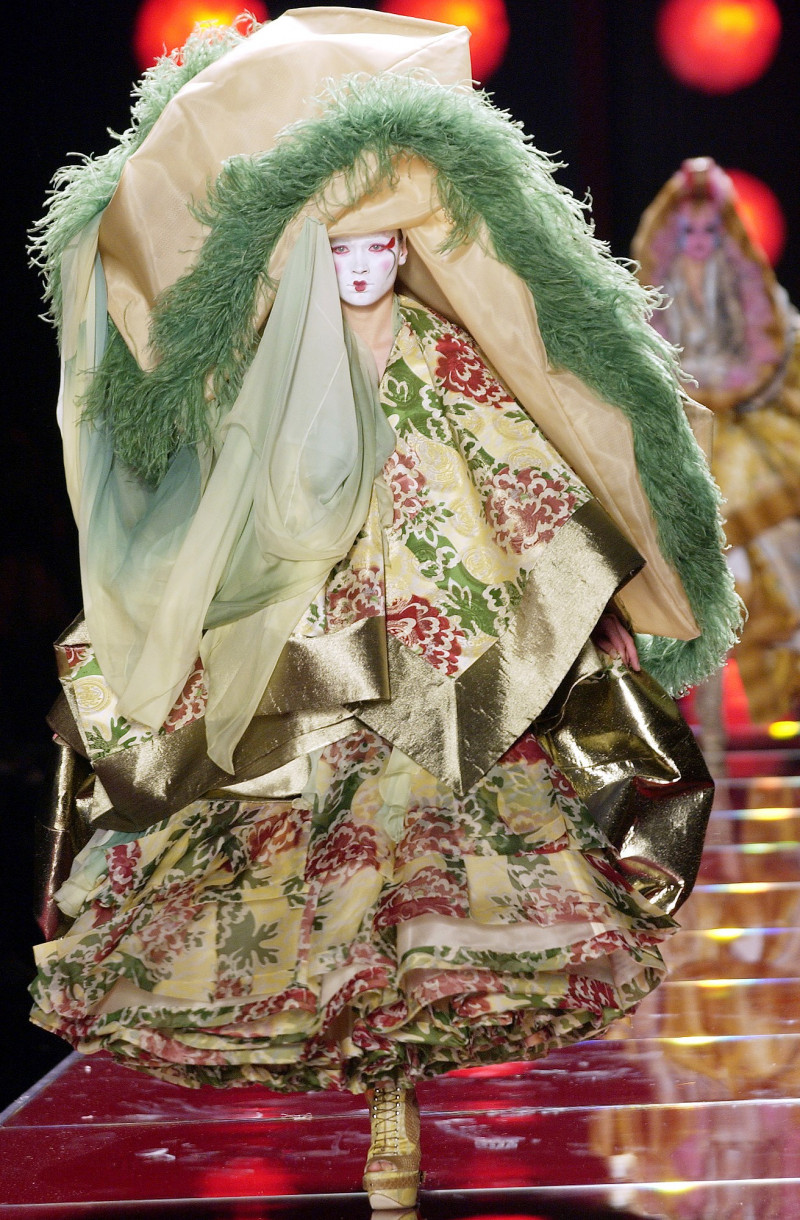 christian-dior-spring-2003-couture-00430h.jpg