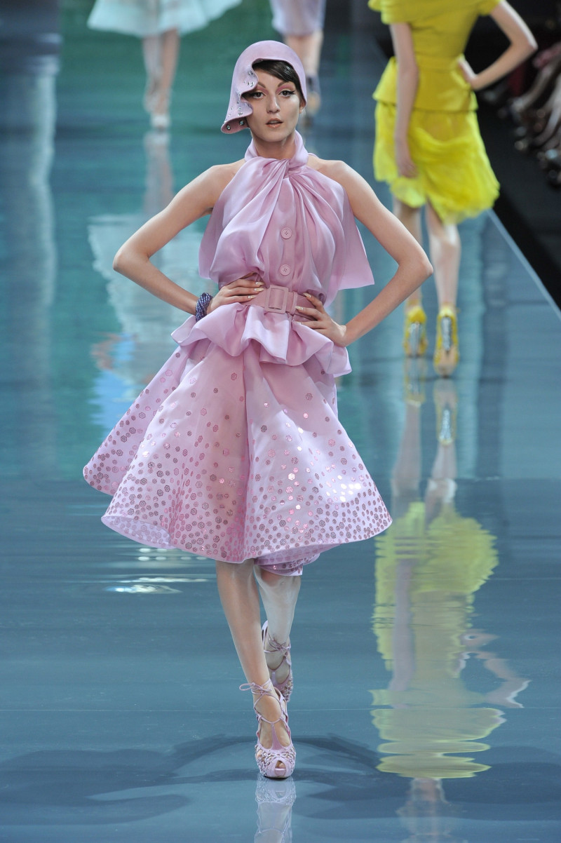 christian-dior-fall-2008-couture-00190h-irina-lazareanu.jpg