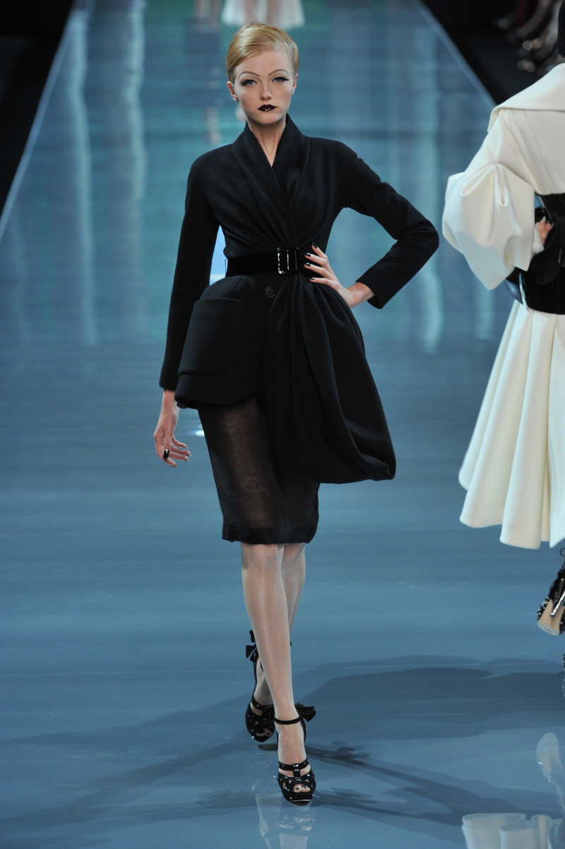 christian-dior-fall-2008-couture-00020h-vlada-roslyakova.jpg