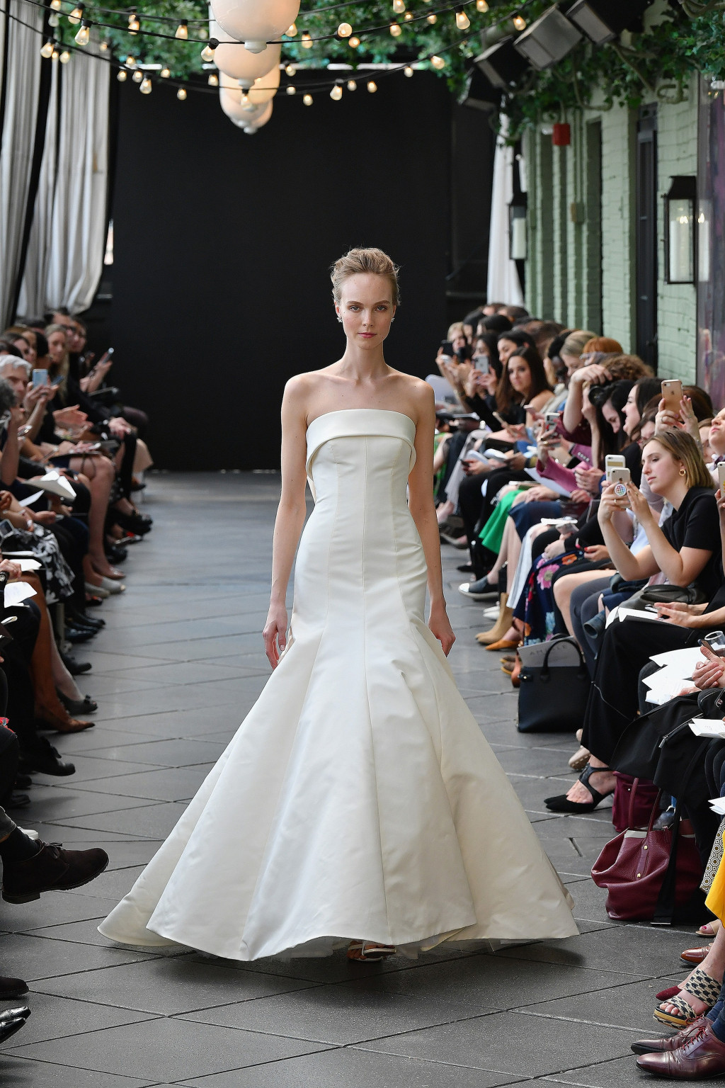 945919216-amsale-bridal-spring-2019-vogue-pr.jpg