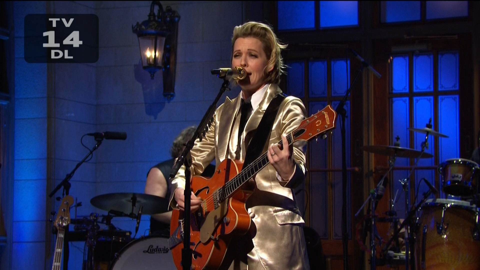 Brandi Carlile - Saturday Night Live (SNL) 2021.ts_20220508_132434.097.png