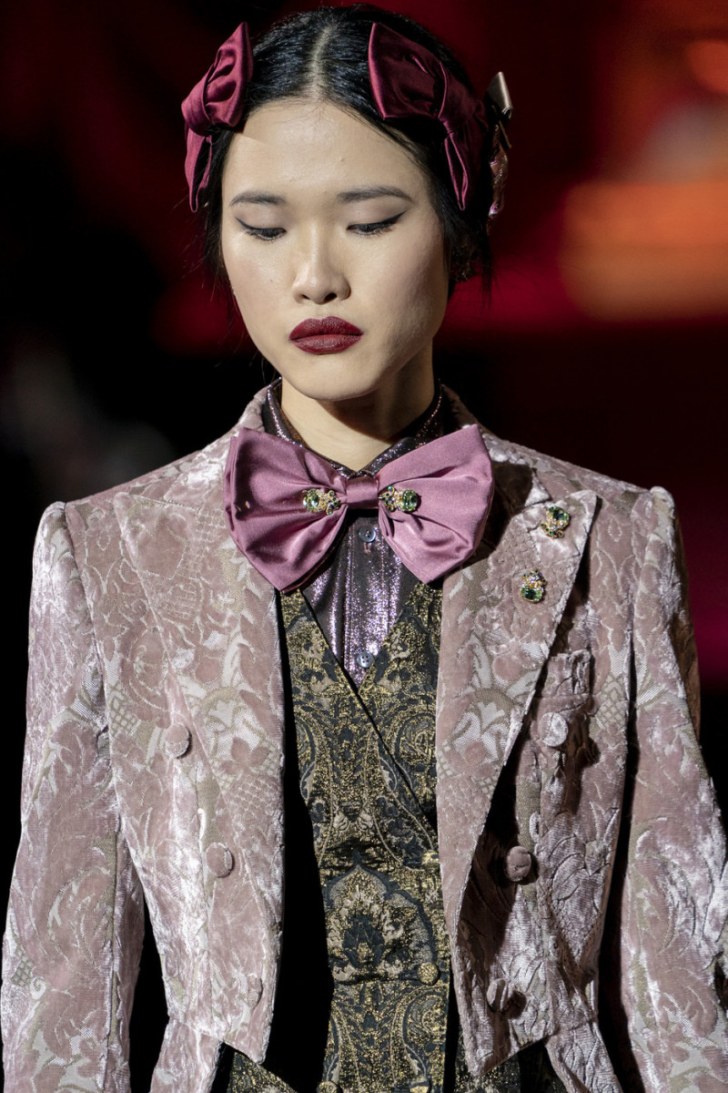 Dolce+Gabbana+Fall+2019+Details+ArQhy0marwMx.jpg