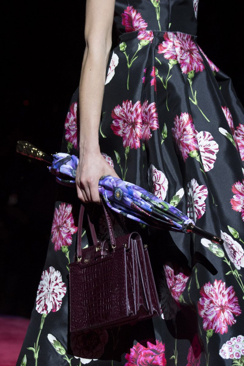 Dolce+Gabbana+Fall+2019+Details+VFbndE5Kqafx.jpg
