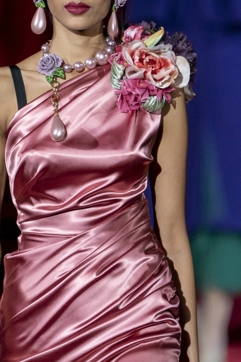 Dolce+Gabbana+Fall+2019+Details+FfXmPo7QVHGx.jpg