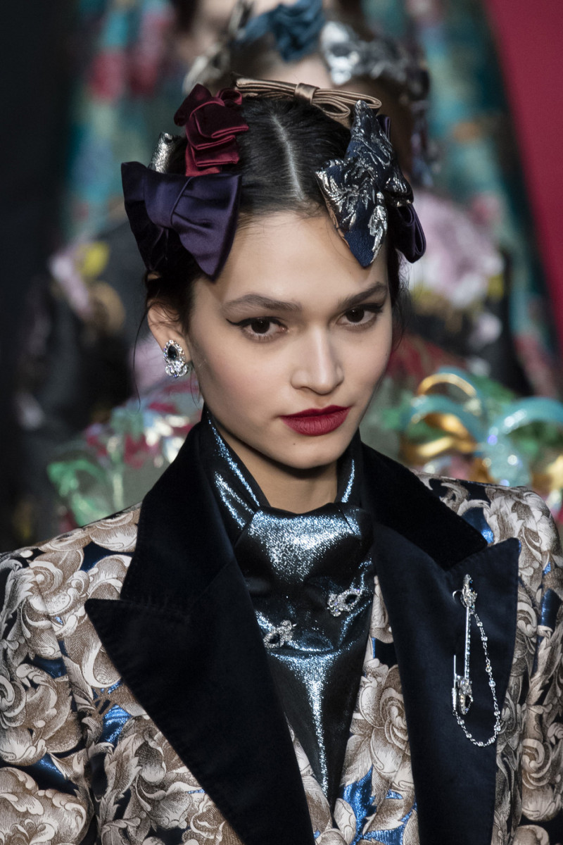 Dolce+Gabbana+Fall+2019+Details+IXb0suh2CkWx.jpg