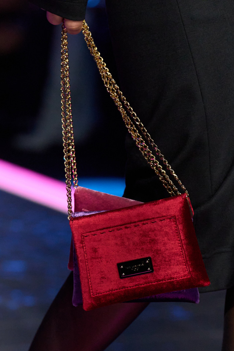 00054-dolce-and-gabbana-fall-2022-ready-to-wear-milan-details-credit-gorunway.jpg