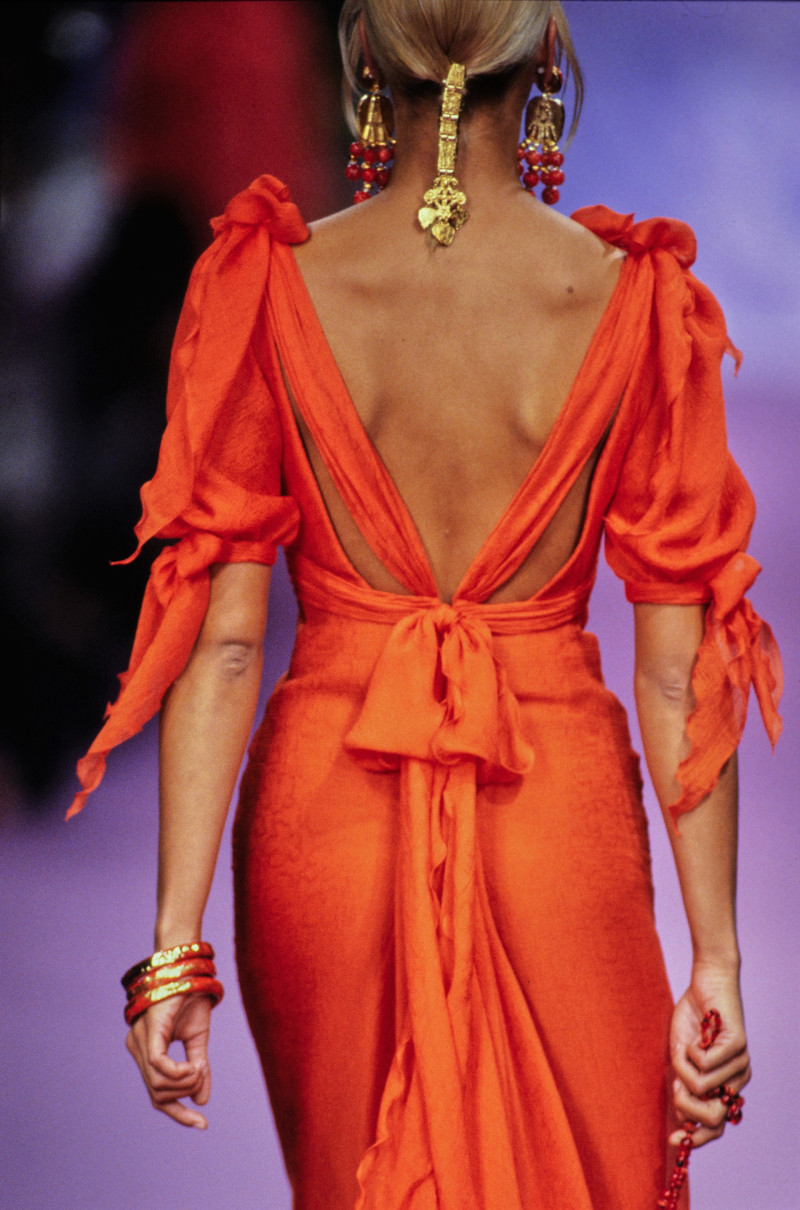 043-christian-lacroix-spring-1994-couture-CN10056730.jpg