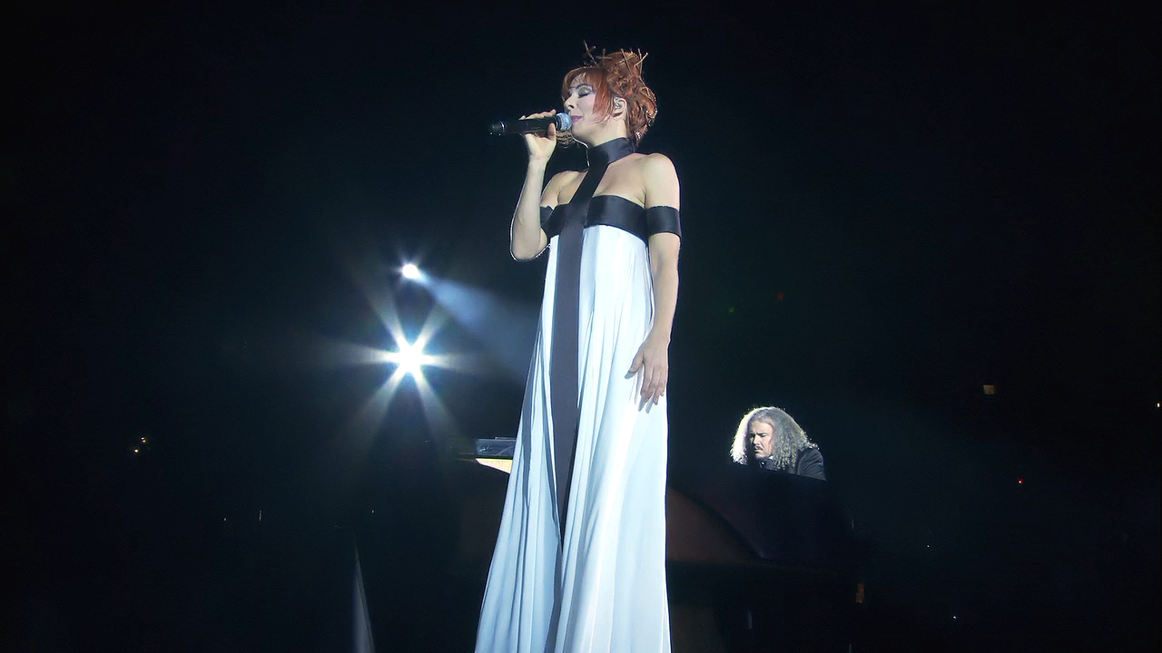 Mylene Farmer - Stade de France (BD Rip 720p).mkv_20220722_172815.237.png