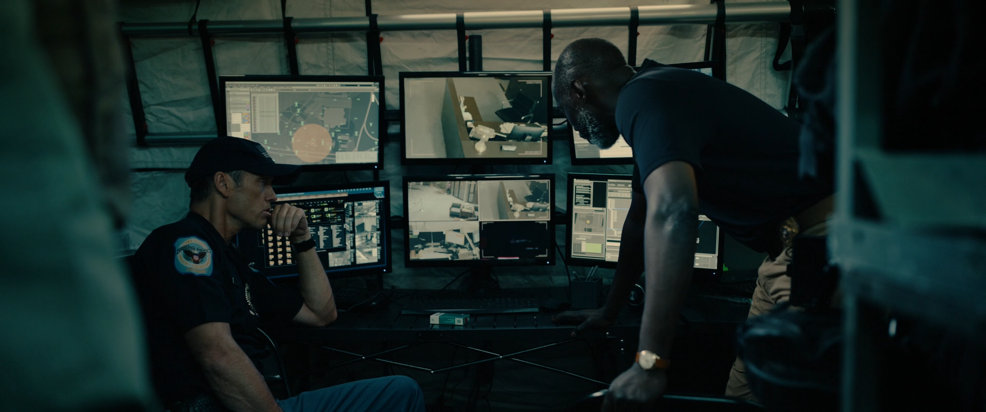 Breaking.2022.1080p.WEB-DL.ExKinoRay.mkv_snapshot_01.24.16.021.png
