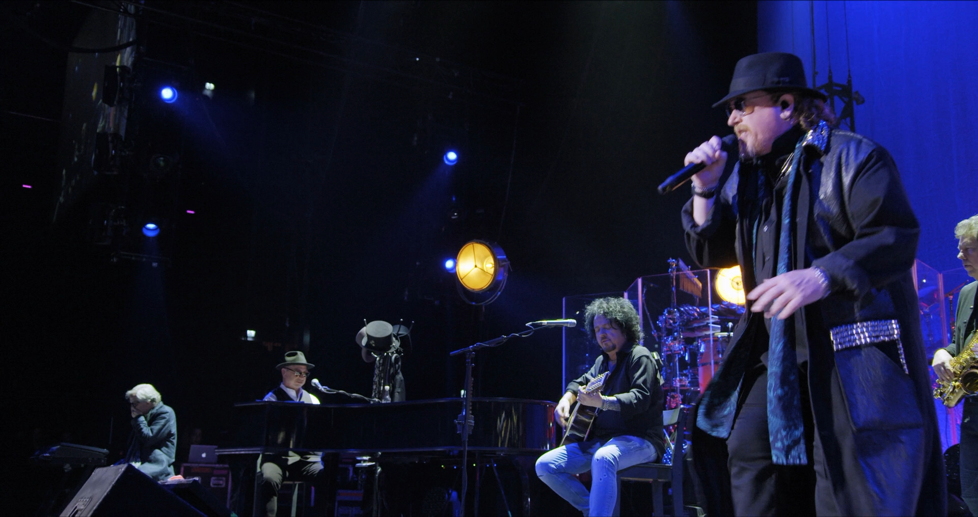 Toto - 40 Tours Around the Sun.BDRip1080p.mkv_20220928_214321.515.png