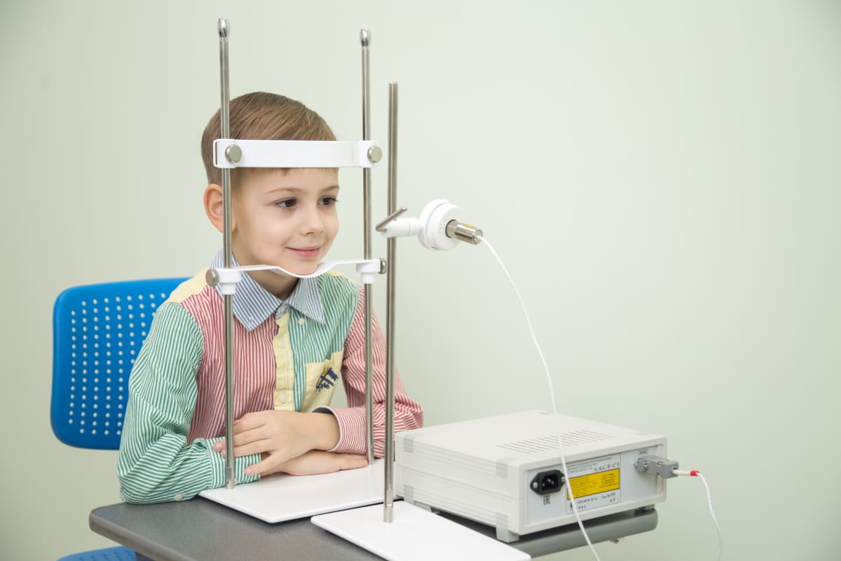 Амблиокор аппарат для лечения. Аппараты для лечения глаз у детей. Аппаратная коррекция зрения. Аппарат визотроник. Аппаратное лечение миопии.
