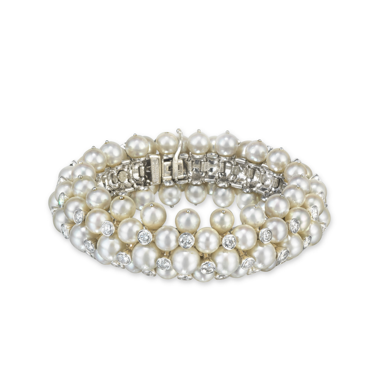 2022_HGK_21088_1929_000(elegant_cultured_pearl_and_diamond_bracelet_by_van_cleef_amp_arpels104516)(1).jpg