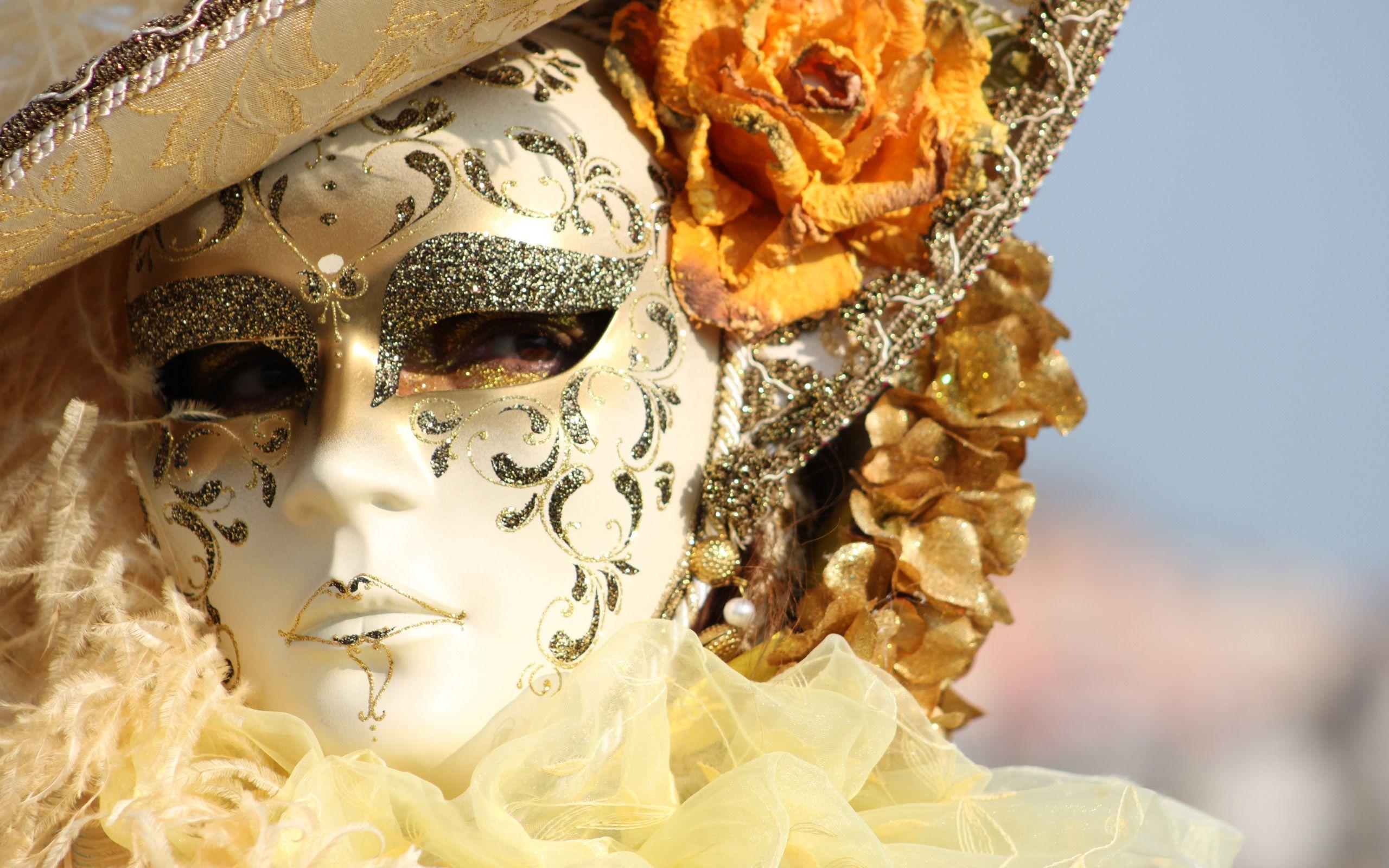 Красивая маска фото. Орхидея Венецианский карнавал. Джузеппе Верди "бал-маскарад". Карнавал бал маска венецианская. Венецианский маскарад 2022.