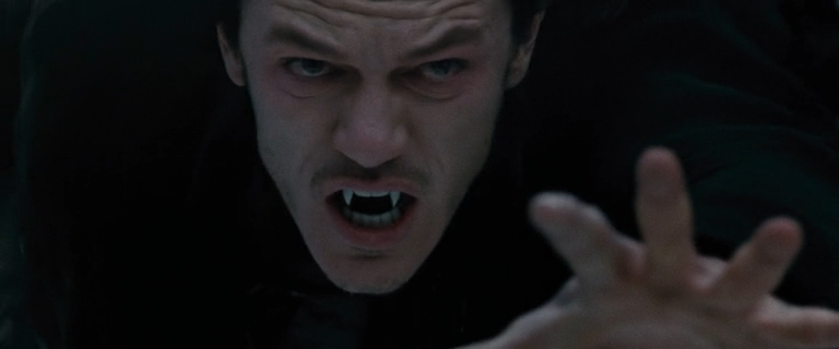 Drakula.2014.HDRip-AVC.ExKinoRay.mkv_snapshot_01.06.17.350.png