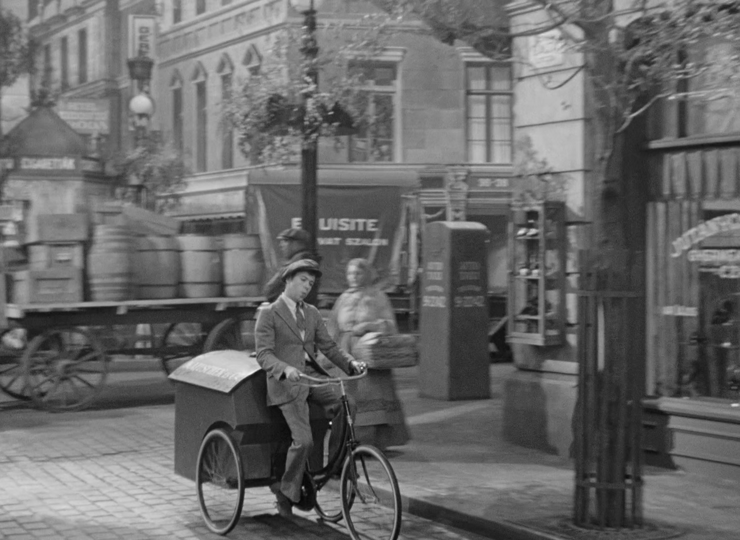 Магазинчик за углом (The Shop Around the Corner) 1940.mkv_snapshot_00.01.39.224.png