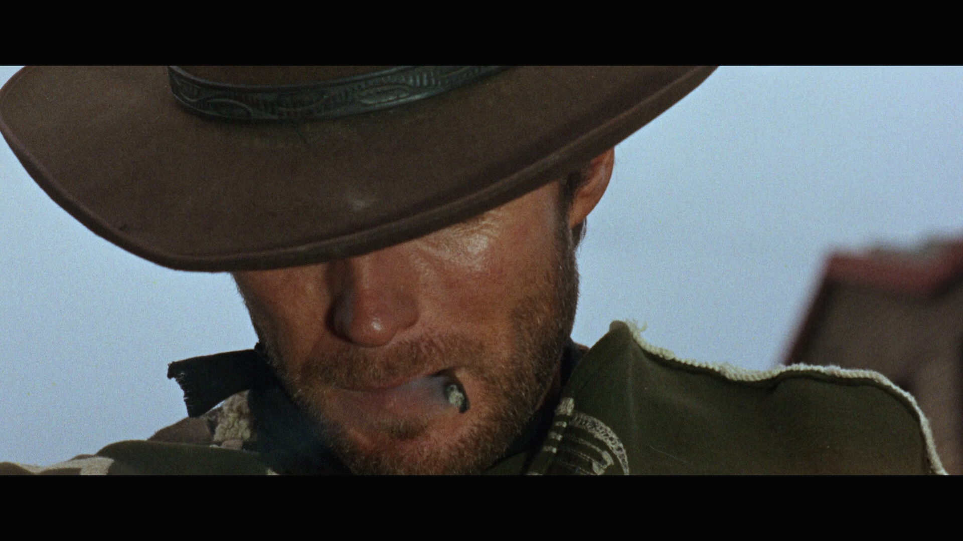 Per un pugno di dollari_1964г_Sergio Leone, Clint Eastwood, Lee Van Cleef  Gian Maria Volonte.mkv_20230319_161130.209.png